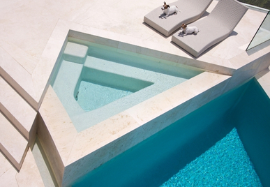 Custom Pools Spas